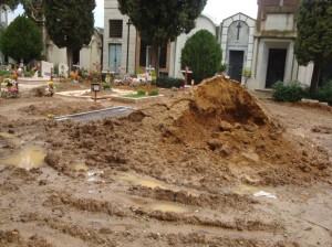 Cimitero Di Bernalda Scavi Per Nuovi Loculi Nel Posto In Cui Sono