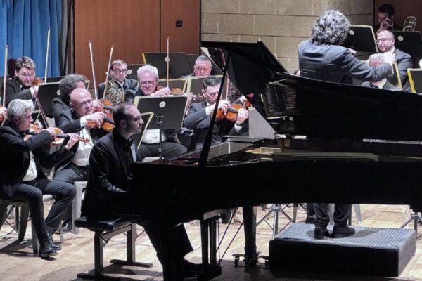 "Da Ravel a Gershwin" live con il pianista Leonardo Colafelice e Orchestra della Magna Grecia diretta da Piero Romano a Matera: report, video, foto