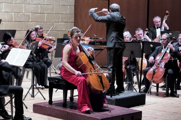 "Anima doppia", il meraviglioso live a Matera con Miriam Prandi solista al pianoforte e al violoncello e Orchestra della Magna Grecia diretta da Gianluca Marcianò: report, video, foto