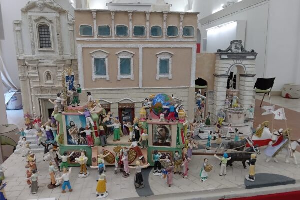 Fasi principali della festa della Bruna di Matera riprodotte in miniatura dagli ospiti della comunità terapeutica La Casa dei Giovani: in mostra nell'Open Space Apt Basilicata