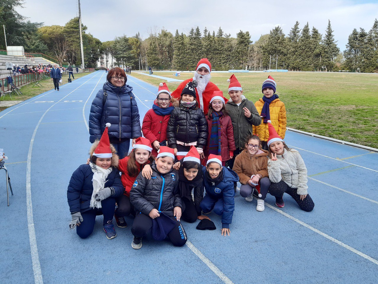 Immagini Babbo Natale Sportivo.Corri Con Babbo Natale Evento Al Campo Scuola Di Matera Di Asd Cultura E Sport Per Il Progetto Sportincludiamoci Report E Foto Sassilive