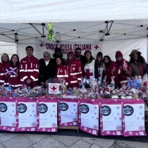 "Natale in piazza", banchetto natalizio solidale del Comitato Croce Rossa Italiana di Matera: report e foto