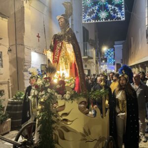 Matera celebra il patrono Sant'Eustachio in processione sulla biga: report, video, foto