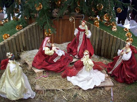 i_re_magi_nel_presepe_in_piazza.jpg