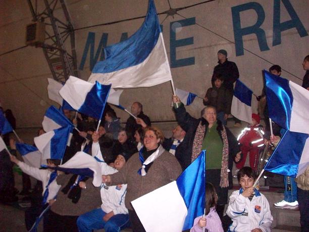 la_signora_lina_guida_il_tifo_biancoazzurro.jpg