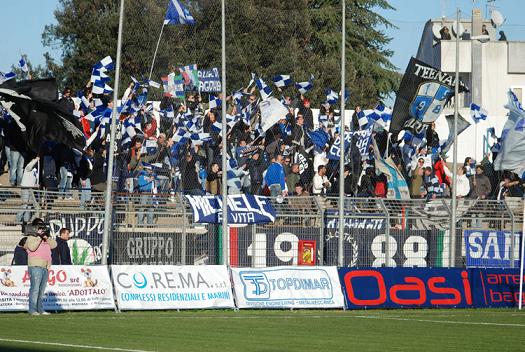 brindisini_in_curva_a_matera.jpg