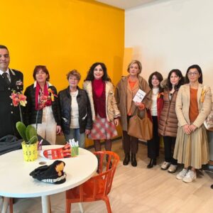 "Una stanza tutta per sè", Maura Anfossi incontra Carabinieri e Soroptimist Club Matera per Giornata contro violenza sulle donne: report e foto