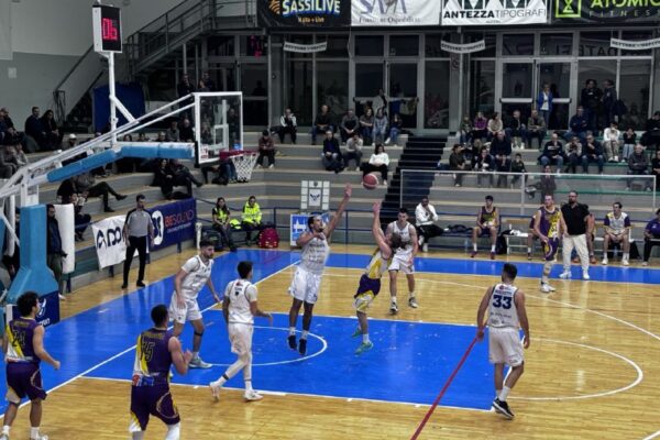 Basket, serie B Interregionale, 10^ giornata, Virtus Matera piega Castanea Basket 2010 al PalaSassi: 99-90